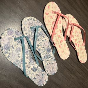 2 Pairs of Lauren Conrad Flip Flops